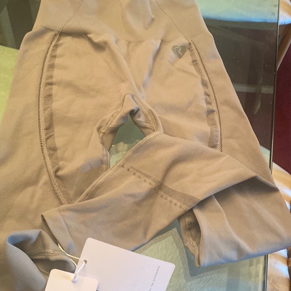 Color green , good price!! - Picture 1 of 2